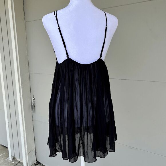 Victoria’s Secret Sheer Pleated Babydoll Lingerie Black Chemise Sz M - Picture 2 of 8